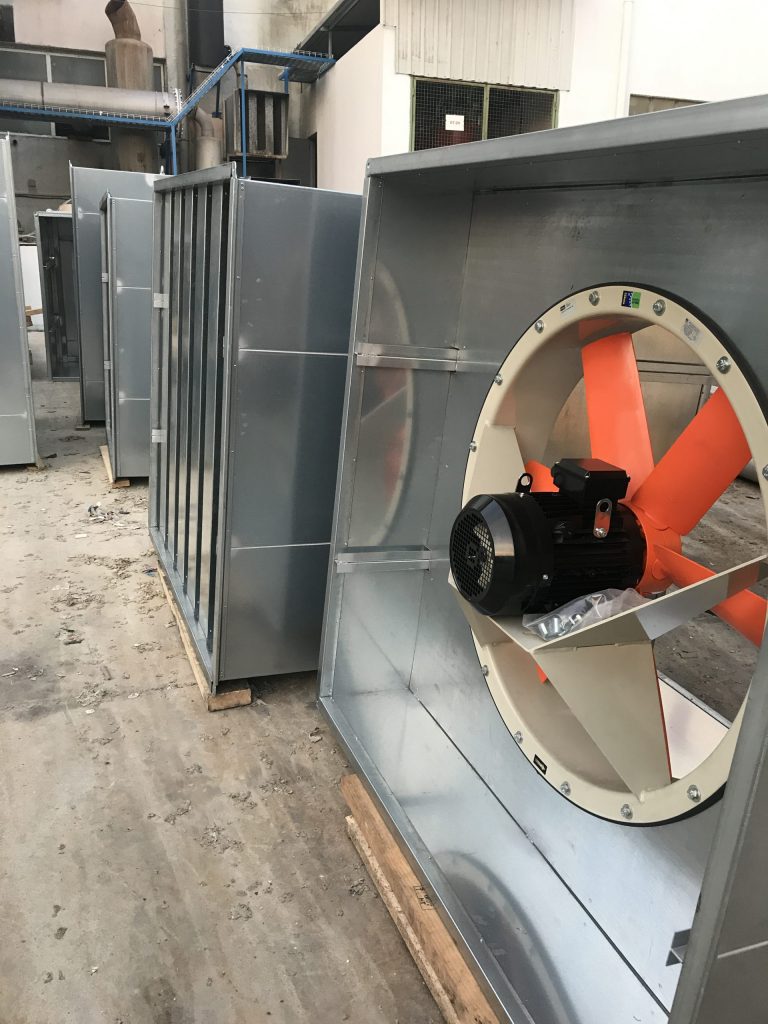 Varios silenciadores de ventilación rectangular y plenum con silenciador industrial