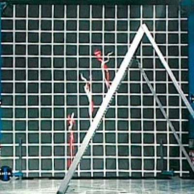 Simulación de chorro a 225 km/h. en el banco de pruebas del Instituto de Técnicos Aeroespaciales, pertenecientes al Ministerio de Defensa de España. Barrera deflectora de chorro jet blast